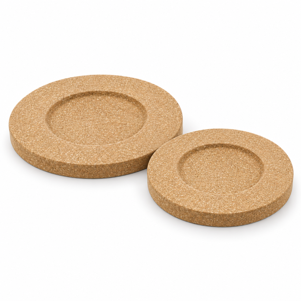 Cataplana cork trivet size options at an angle showing the 24 mm thickness and central groove