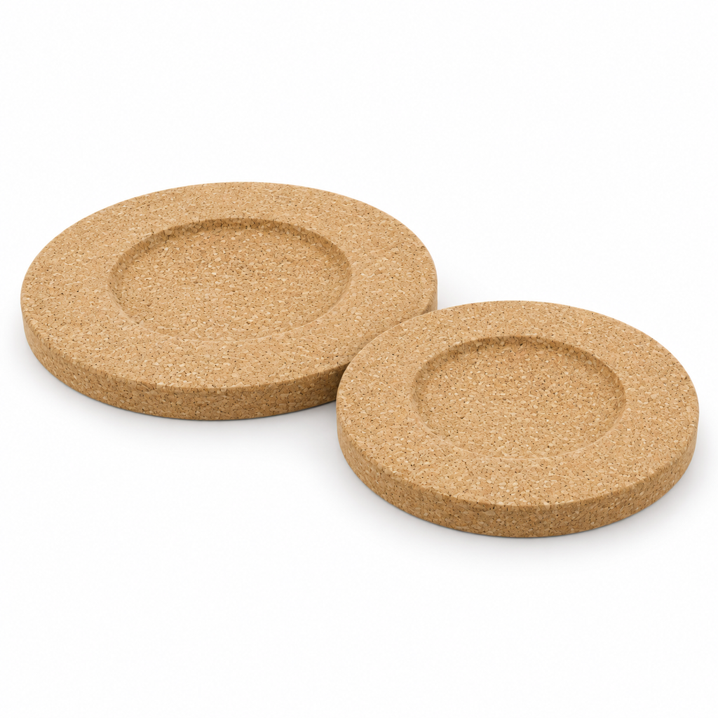Cataplana cork trivet in Ø25 cm and Ø30 cm size options on white background