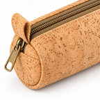 Round Natural Cork Pencil Case Ref. 8946 — macro detail of cork fabric, stitching and zip